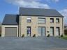Très belle villa de 2010, construite sur un terrain de 7 ares dans le petit village de Fouches. Au r